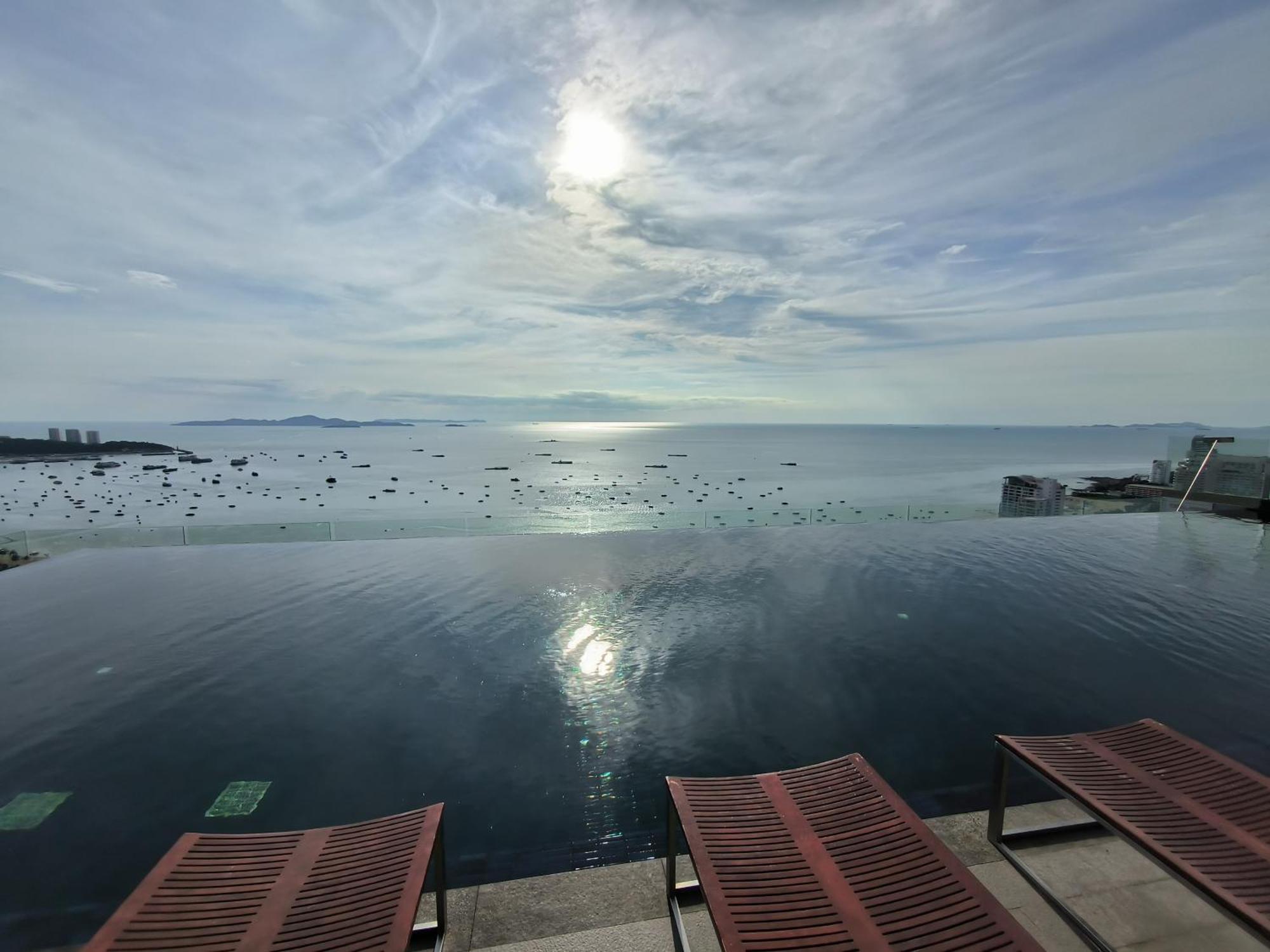 Centric Sea Pattaya Panzió Kültér fotó